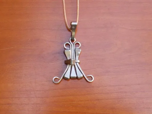 Bild: Schmuck-Unikate aus Hufnägeln - das ausgefallene Weihnachtsgeschenk