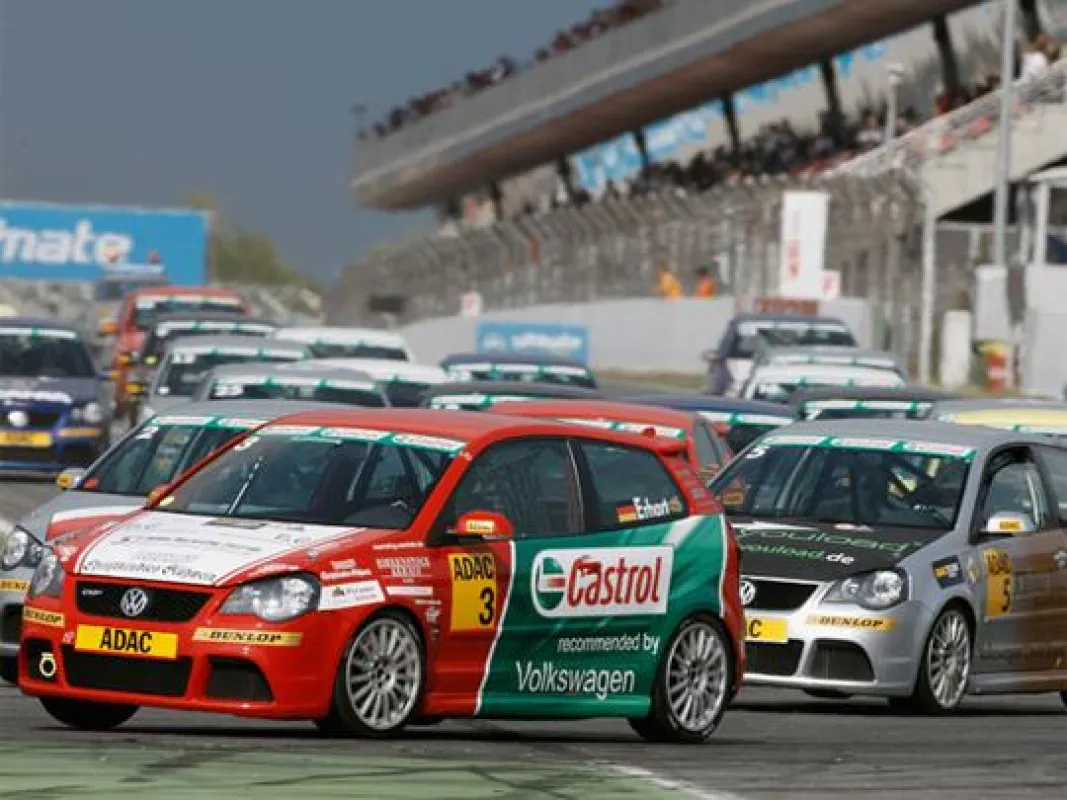 Noch alles in Ordnung: Beim Rennstart auf dem ?Circuit de Catalunya? lag Elia Erhart noch in aussichtsreicher Position.