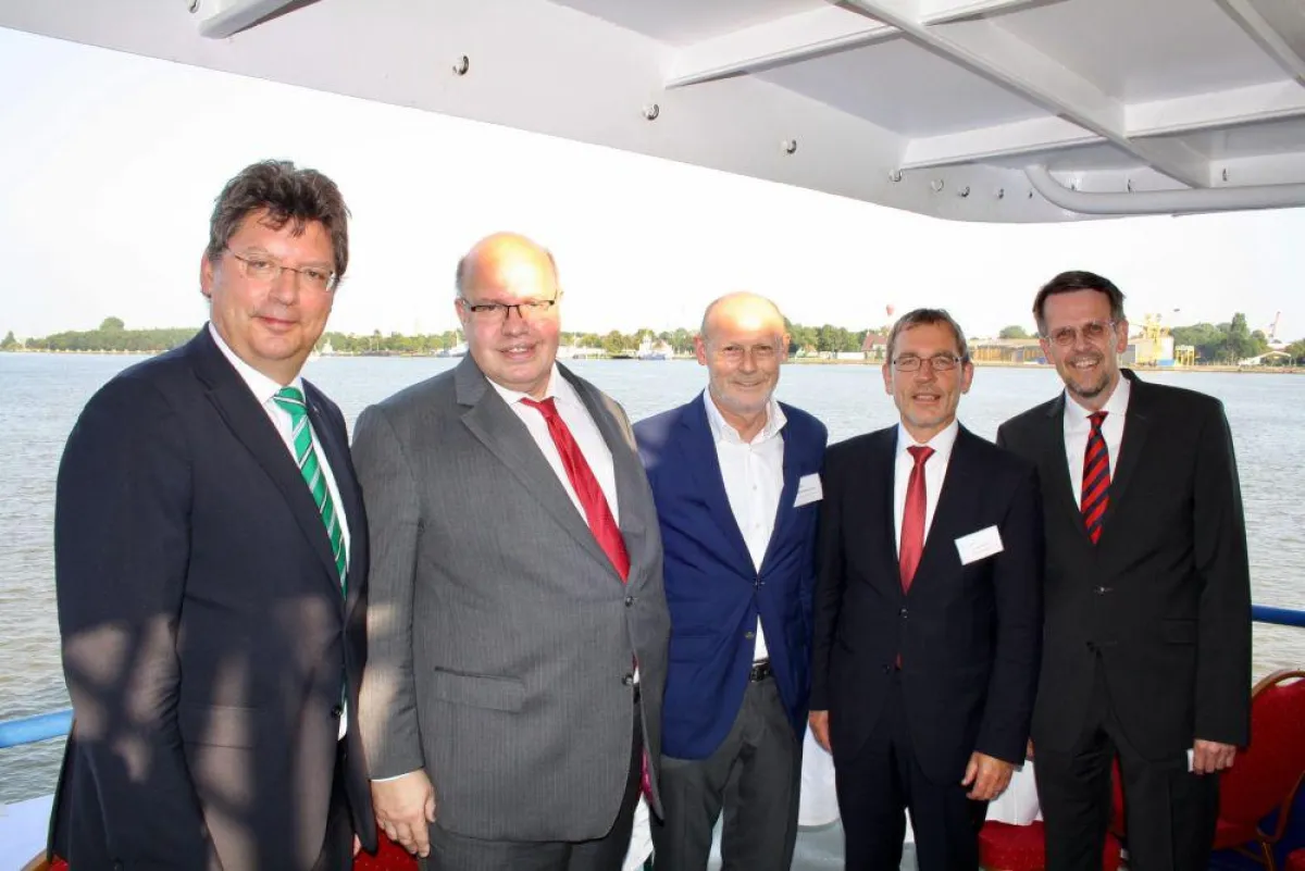 v.l.n.r.: Reinhard Meyer, Peter Altmaier, Michael Westhagemann, Dr. Jörn Klimant und Frank Schnabel