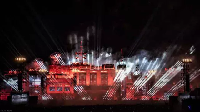 Bild: ELATION Proteus Hybrid strahlen in Parookaville