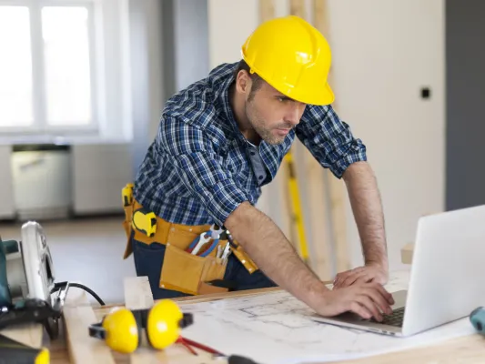 Bild: Bei der Instandhaltung von Gebäudetechnik auf das richtige Tool setzen