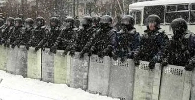 Bild: Ukraine: Janukowitsch "will verhandeln" und droht zugleich mit Polizeigewalt