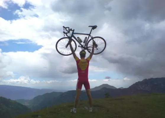 Bild: Reindl Bau aus Mondsee seit heuer Hauptsponsor von Radfahrer Rupert Hödlmoser