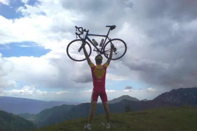 Bild: Reindl Bau aus Mondsee seit heuer Hauptsponsor von Radfahrer Rupert Hödlmoser