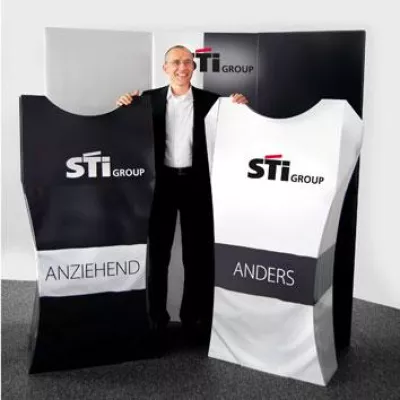 ANZIEHEND ANDERS – STI Group auf der FachPack 2010 mit einem unverwechselbaren Messestand Bild: ANZIEHEND ANDERS – STI Group auf der FachPack 2010 mit einem unverwechselbaren Messestand