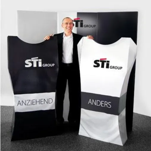 ANZIEHEND ANDERS – STI Group auf der FachPack 2010 mit einem unverwechselbaren Messestand Bild: ANZIEHEND ANDERS – STI Group auf der FachPack 2010 mit einem unverwechselbaren Messestand