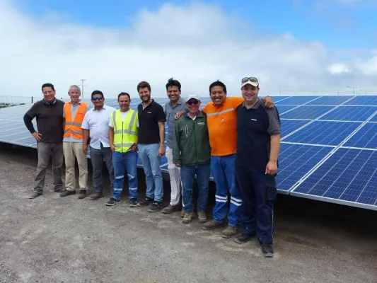 Bild: Belastungstest bestanden: Hybrid-Kraftwerk auf Galapagos arbeitet mit Jatropha-Öl