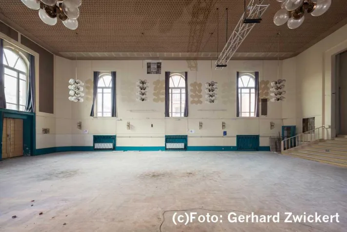 Bild: Baubeginn im ehemaligen Kulturhaus Peter Edel