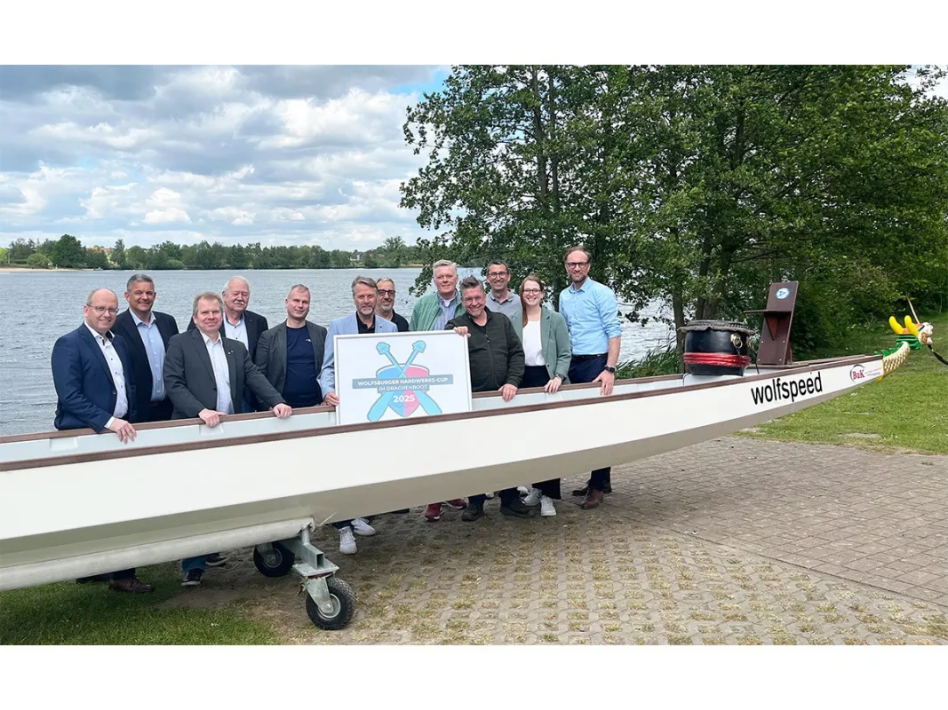 Gemeinsames Engagement für den Wolfsburger Handwerks-Cup im Drachenboot (© WMG Wolfsburg)