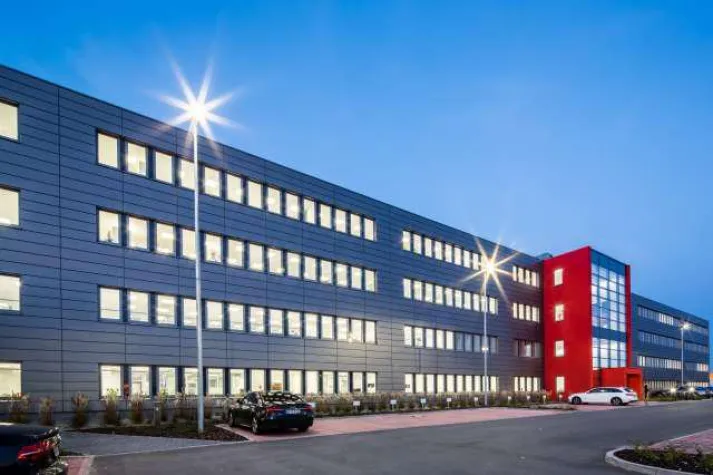 Bild: Neue NORMA-Zentrale erstrahlt in Licht von LEDON