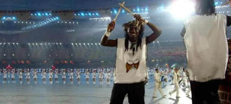 Bild: Drum Cafe performed bei der Eröffnungsfeier der Olympischen Spiele wenn die Athleten das Stadion betreten