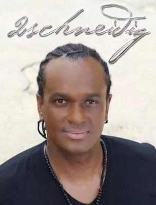 Musiker „2schneidig“ gestaltet HipHop-Projekt zum Antimobbing-Tag für Gymnasiasten in Unterfranken Bild: Musiker „2schneidig“ gestaltet HipHop-Projekt zum Antimobbing-Tag für Gymnasiasten in Unterfranken