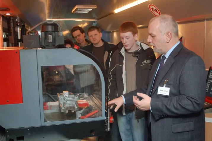 Bild: Info-Mobil der Metall- und Elektroindustrie Sachsen-Anhalt auf der Chance 2009