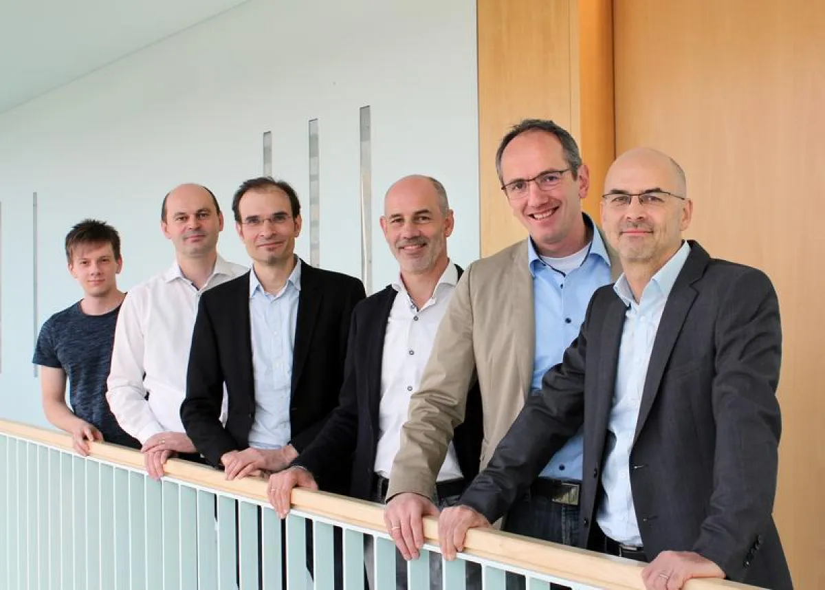 Bild: Jürgen Prinzbach, Prof. Dr. Stephan Trahasch, Prof. Dr. Tobias Lauer, Prof. Dr. Volker Sänger, Prof. Dr. Klaus Dorer und Prof. Dr. Tobias Hagen (v.l.) (Hochschule Offenburg)