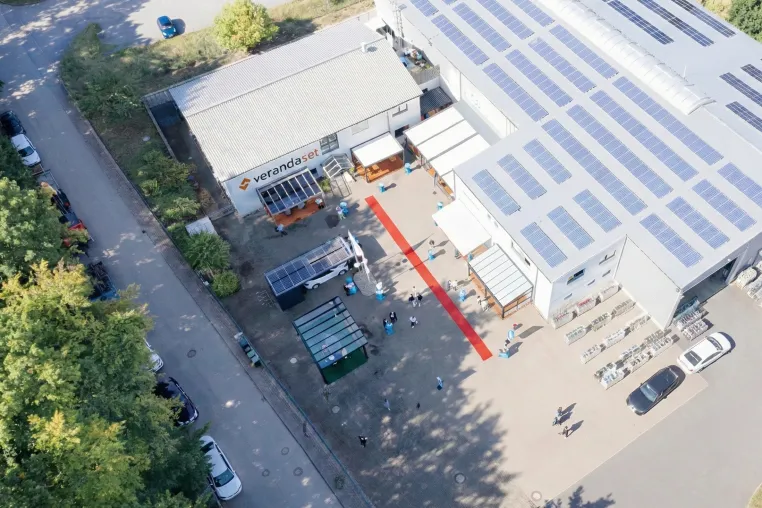 Bild: Glasschiebewände direkt vom Hersteller: EG Aluminium GmbH launcht Marke „Verandaset“ mit gläserner Produktion