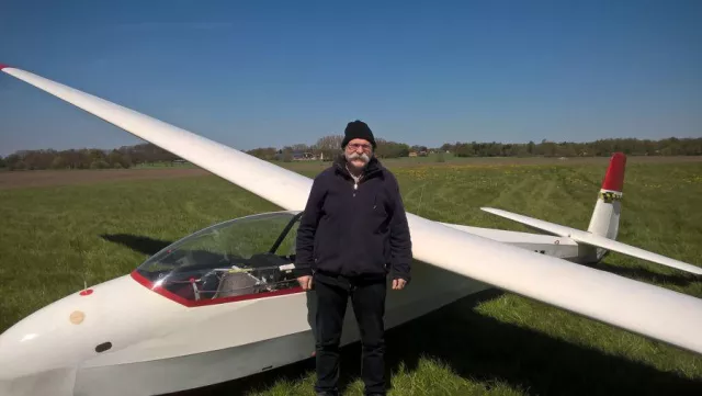 Bild: Hermann Precht aus Hude feiert 50 Jähriges Vereinsjubiläum im Luftsportverein