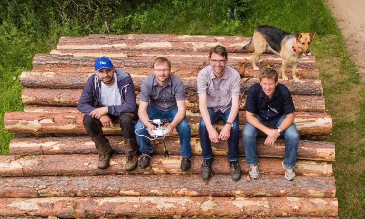 HNEE-Forschungsteam „Waldinventur 4.0“ (v.l.n.r.: Matthias Lembke, Stuart Krause, Prof. Dr. Tobias Cremer und Prof. Dr. Jan-Peter Mund) (Foto: HNEE)