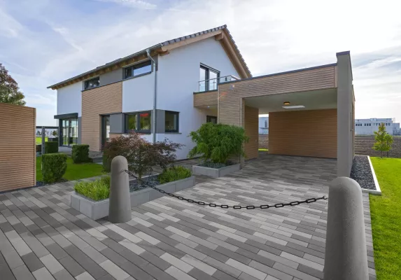 Bild: Vielseitige Pflastersteine für Hof und Hauseingänge: Gestalten fängt vor der Haustüre an