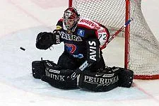 Bild: Eissport im Licht der magischen Mitternachtssonne