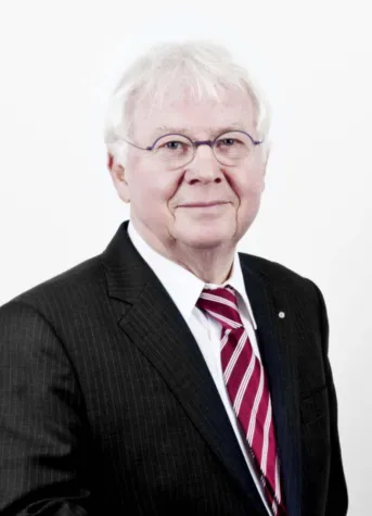 Generationswechsel bei MiniTec Bild: Generationswechsel bei MiniTec