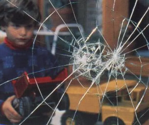 Bild: Splitterschutzfolien und Sicherheitsfolien bieten unsichtbaren Schutz am Glas