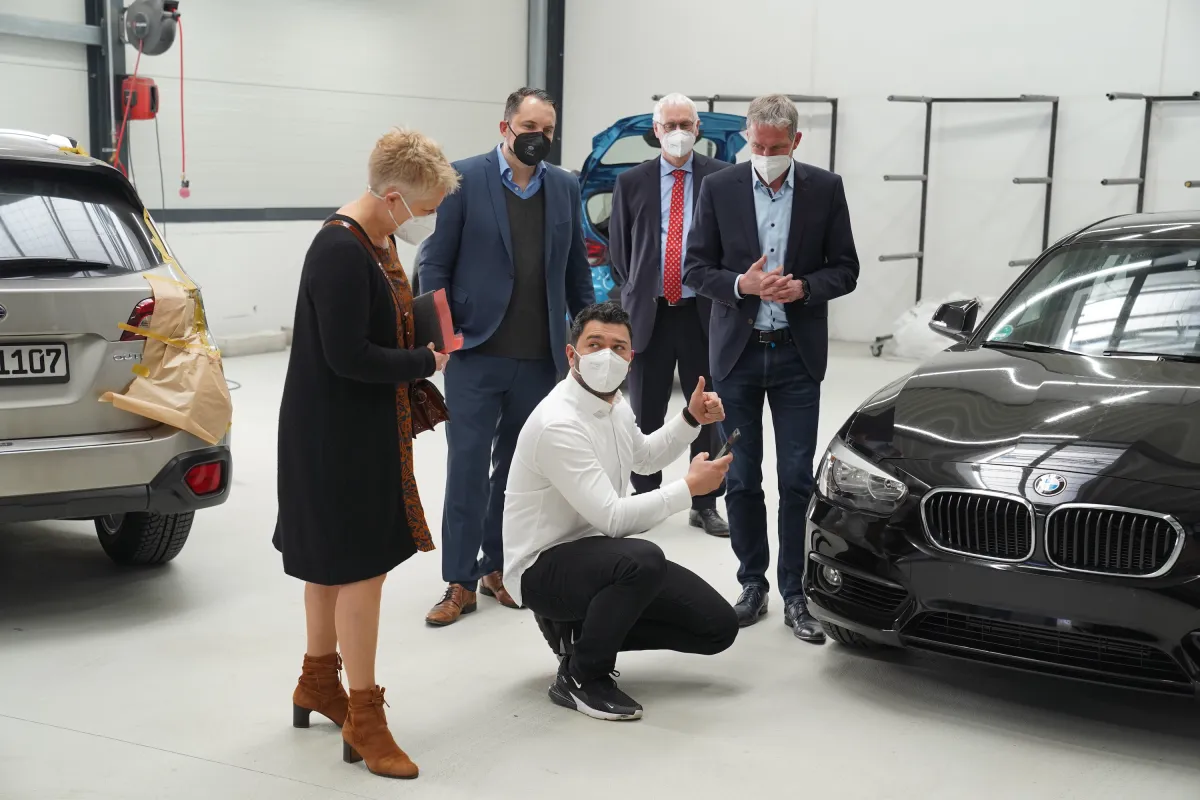 Önder Aslan (kniend), Petra Häffner, Christian Gehring, Albrecht Lang, Jochen Haußmann (v.l.n.r.) (© FIASCO GmbH)