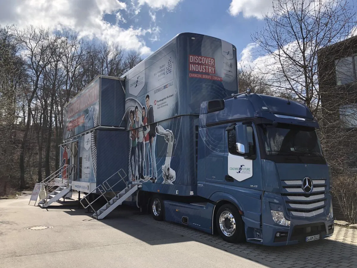 Die mobile Industriewelt DISCOVER INDUSTRY war an der Ludwig-Erhard-Schule in Sigmaringen zu Gast.