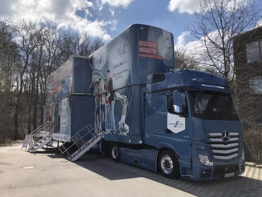 Bild: Faszinierende MINT-Berufe: Mobile Industriewelt besuchte Sigmaringen