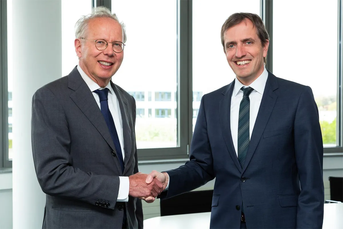Dr. Florian Seidl (Keller & Kalmbach) und Prof. Dr. Michael Henke (Fraunhofer IML)