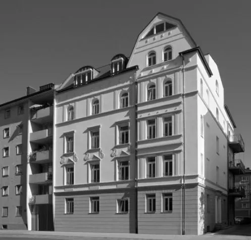 Bild: Mehrfamilienhaus mit Rückgebäude in München-Schwabing vermittelt