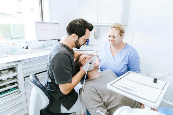 Parodontitis besser behandeln, bevor es zu spät ist Bild: Parodontitis besser behandeln, bevor es zu spät ist