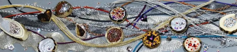 Die Hirschhorn-Revolution: fesch und schee Schmuckdesign peppt Hirschhorn modern und glamourös auf Bild: Die Hirschhorn-Revolution: fesch und schee Schmuckdesign peppt Hirschhorn modern und glamourös auf