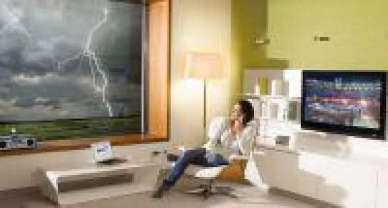 Bild: Zuhause fühl ich mich sicher, denn DEHN schützt!