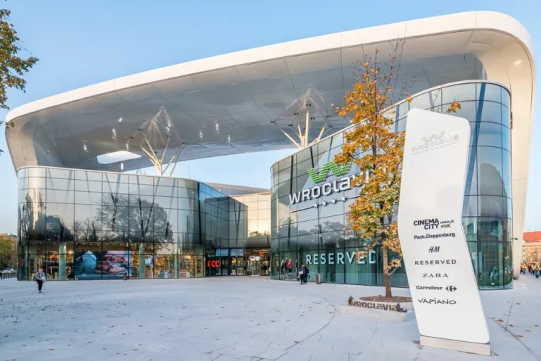 Bild: Shoppen bei Tageslicht im „Wroclavia“ Einkaufszentrum