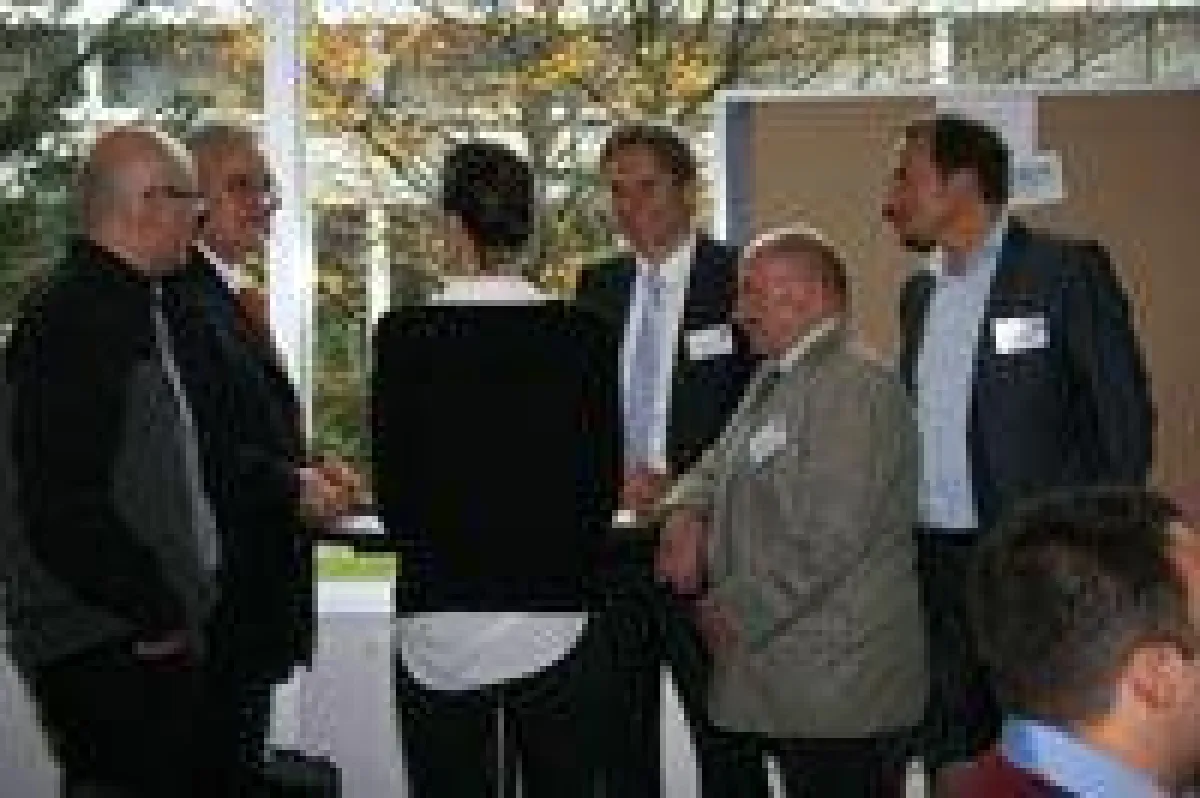 Foto 191: Die Mitglieder diskutieren über die Zukunftstrends der Sicherheitsbranche.