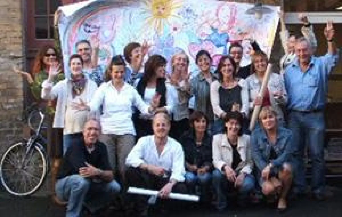 Sechzehn Teilnehmer absolvieren erfolgreich ihren Abschluß im Ausdrucksmalen bei farbensatt wiesbaden