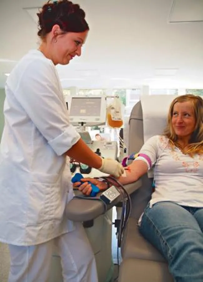 (FOTO: DRK) Blut spenden hilft Leben retten. Im Rahmen des Charity- und Nachhaltigkeitsprogramms 