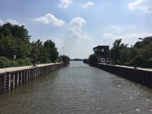Bild: Sperrung der Binnenhafenschleuse