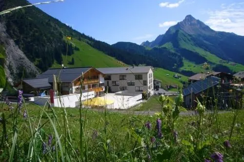 TripAdvisor zeichnet Sporthotel Steffisalp mit dem „Zertifikat für Exzellenz“ aus Bild: TripAdvisor zeichnet Sporthotel Steffisalp mit dem „Zertifikat für Exzellenz“ aus