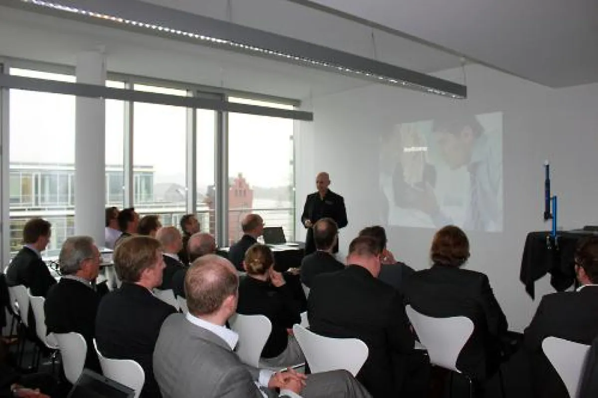 Friedhelm Lütz,Vorstand Bauen mit Werten AG beim Vortrag