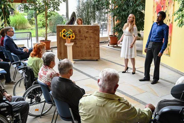 20 Jahre Hospiz – Opernklänge verzaubern das Franziskuszentrum Bild: 20 Jahre Hospiz – Opernklänge verzaubern das Franziskuszentrum