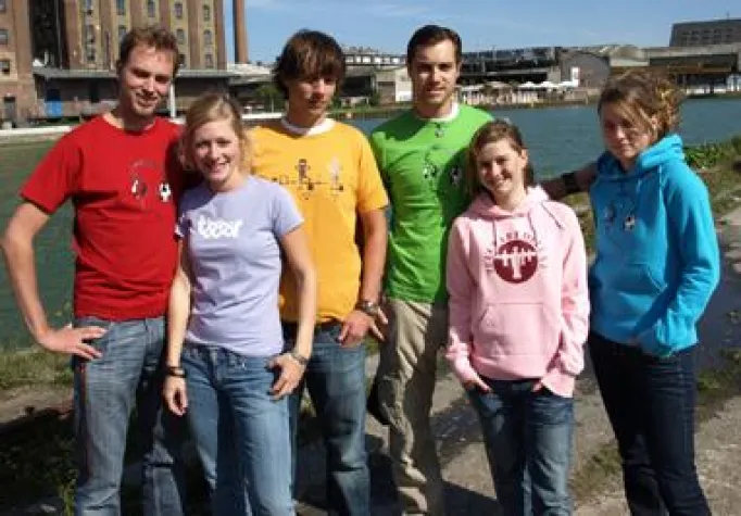 Bild: FUSSBALL ZUM ANZIEHEN²