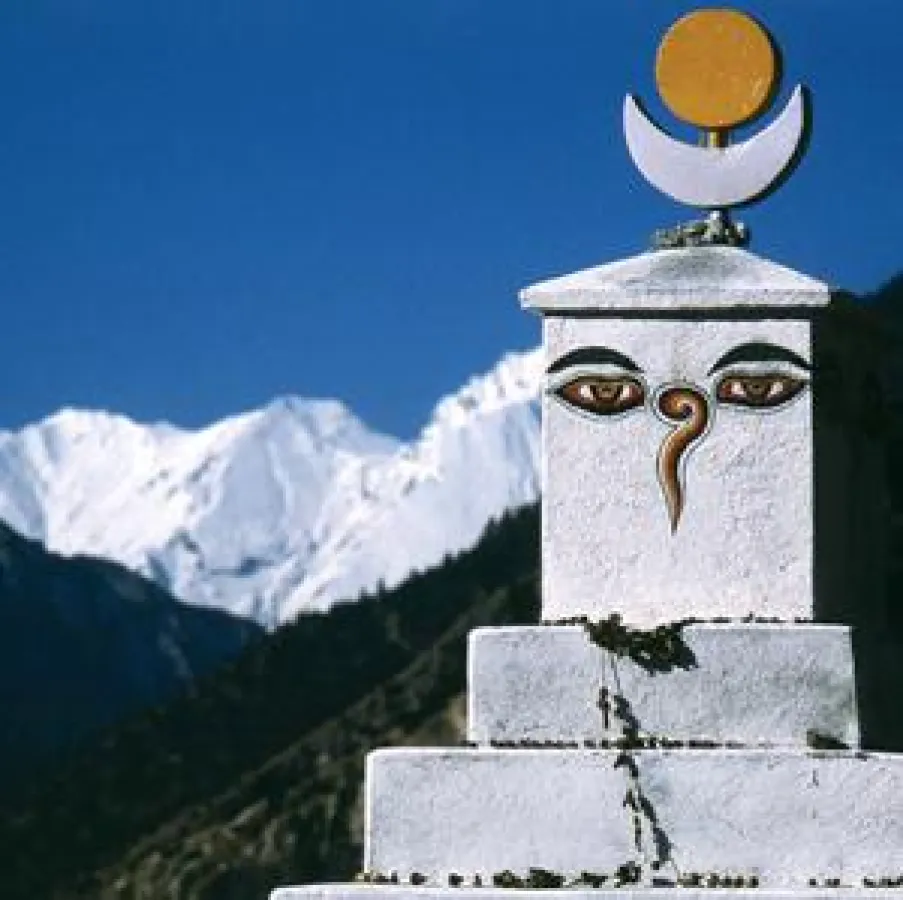 Wege am Fuße des Himalaya