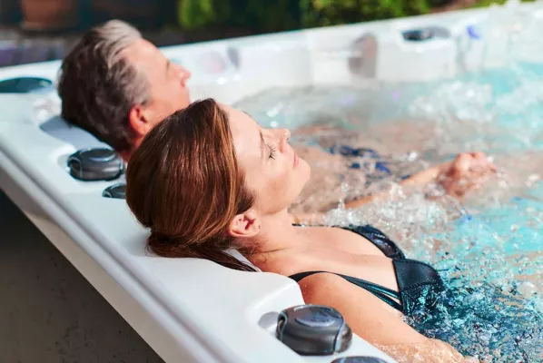 Bild: Raus aus dem Stimmungstief, ab in den Whirlpool