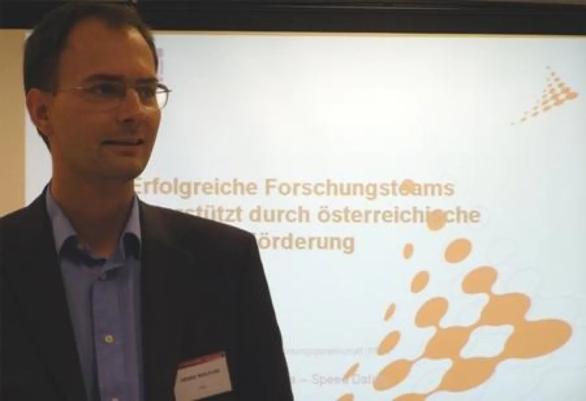 Georg Niklfeld, Programmleiter FIT-IT, FFG bei seinem Vortrag: „Erfolgreiche Forschungsteams unterstützt durch österreichische High Tech Förderung“