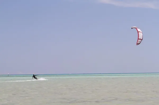 Bild: Kiteclub Seahorse Bay – Kitesurfen zwischen El Gouna und Hurghada mit KiteWorldWide