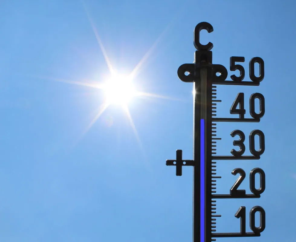 Weltweit steigen die Temperaturen. Die Unternehmen müssen reagieren. Foto: Rike / pixelio.de