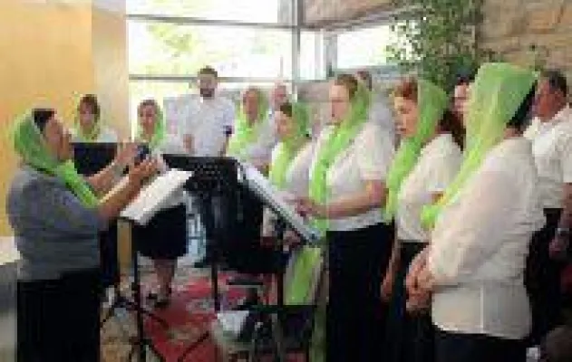 Bild: Premiere: Konzertgruppe des himmlischen Chores singt zum ersten Mal beim Gottesdienst