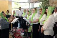 Bild: Premiere: Konzertgruppe des himmlischen Chores singt zum ersten Mal beim Gottesdienst