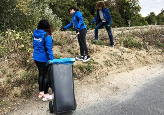 Bild: Hegelmann organisiert Müllsammelaktion